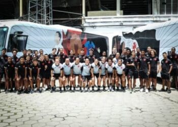 Futebol de base e feminino do Vasco recebem ônibus próprios