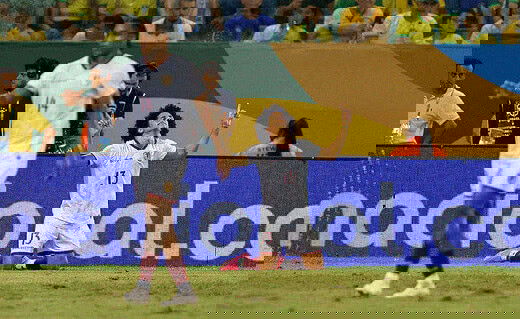 Eduard Bello marcou um golaço contra o Brasil