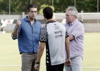 Paulo Bracks, Maurício Barbieri e Abel Braga no CT Moacyr Barbosa