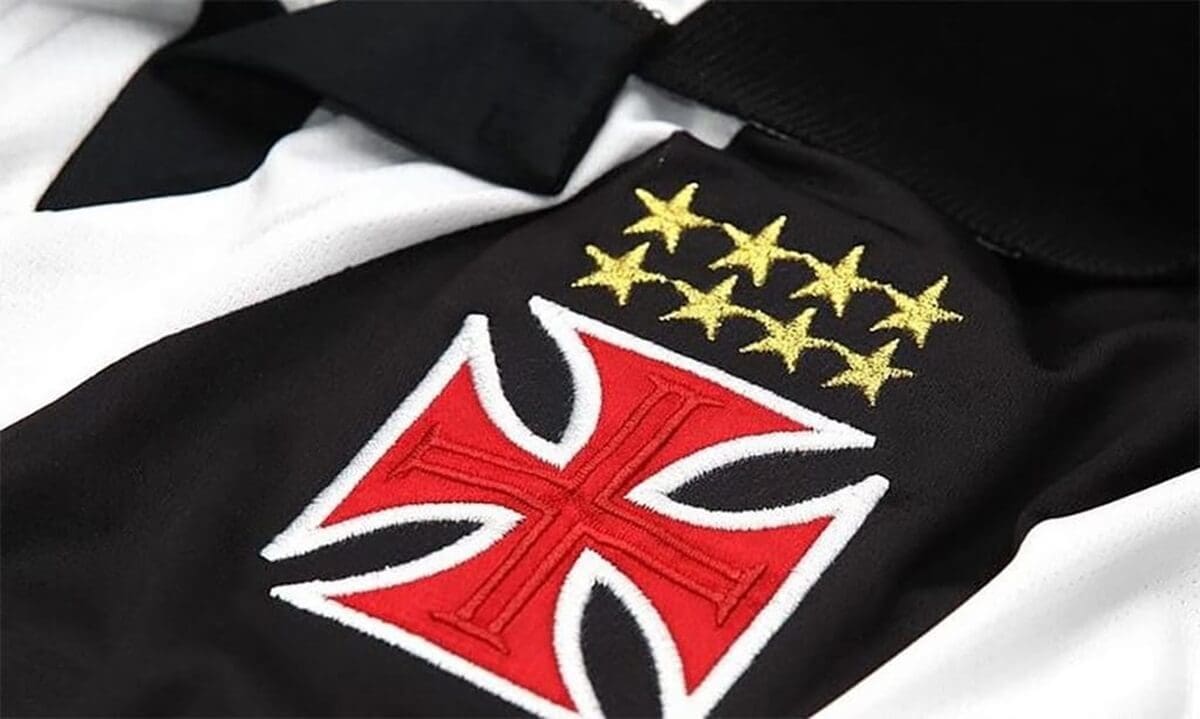 Camisa do Vasco com a chamada Cruz de Malta, que, na verdade, é a Cruz Pátea