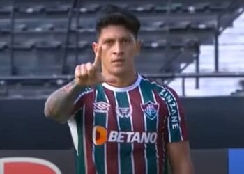 Germán Cano comemorando gol contra o Vasco pelo Fluminense