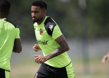 Vasco finaliza os preparativos para enfrentar o Mirassol no Campeonato Brasileiro.