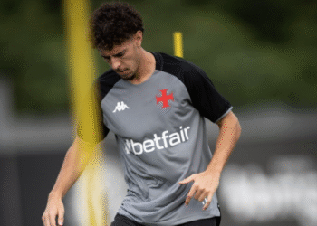 Vasco retorna e dá início à preparação para confronto com o CSA
