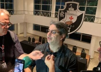 Carlos Fonseca em entrevista após reunião do Conselho Deliberativo do Vasco