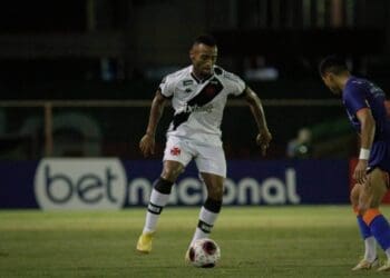 Cauã Paixão em jogo contra o Audax