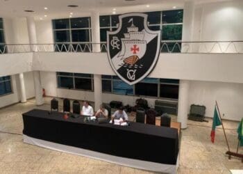 João Marcos Gomes de Amorim, Carlos Fonseca e Roberto Duque Estrada (VP Geral) em reunião do Conselho Deliberativo do Vasco