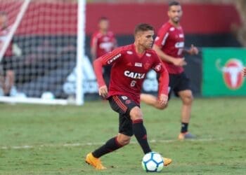 Gustavo Cuellar em treino nos tempos de Flamengo