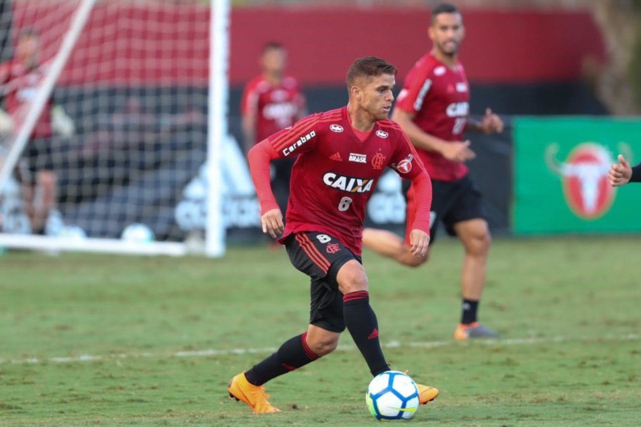 Gustavo Cuellar em treino nos tempos de Flamengo