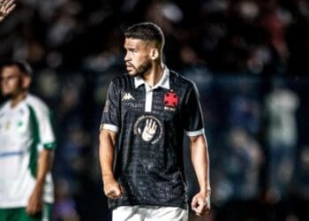 De Lucca em campo na vitória sobre o Boavista