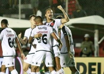 Vasco conquista vitória contra o Vitória no Barradão com placar de 1 a 0