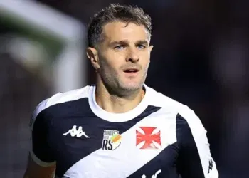 Vegetti jogou com febre contra o Flamengo; atacante está com uma virose.