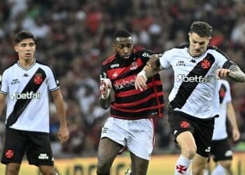 PHILIPPE COUTINHO FAZ GOL E VASCO EMPATA COM O URUBU NO MARACANÃ: 1 A 1