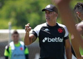 Vasco compartilha imagens do treino da terça-feira sob a supervisão de Felipe; confira.
