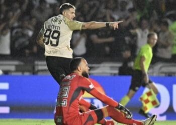 VASCO DERROTA O ATLÉTICO-MG EM SÃO JANUÁRIO: 2 A 0