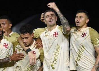 VASCO DERROTA O ATLÉTICO-MG EM SÃO JANUÁRIO E ASSEGURA CLASSIFICAÇÃO NA SUL-AMERICANA: 2 A 0