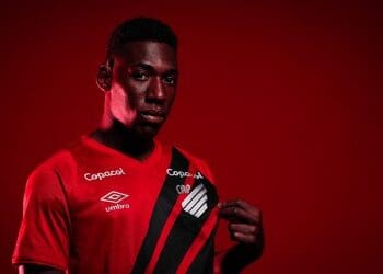 Confira como o Athletico-PR divulgou a aquisição do defensor Léo, que vem do Vasco.