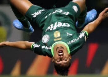 Atlético-MG propõe extensão de contrato por mais 1 ano e Rony, cotado no Vasco, chega a BH nesta quinta-feira