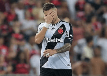 VASCO É DERROTADO PELO FLAMENGO NO MARACANÃ: 2 A 0