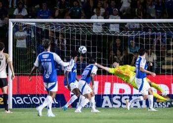 VASCO SOFRE DERROTA PARA O CRUZEIRO EM UBERLÂNDIA: 1 A 0