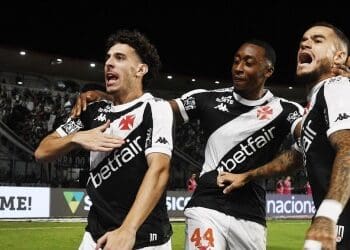 VASCO TRIUNFA SOBRE O FORTALEZA POR 3 A 0 EM SÃO JANUÁRIO E ESCAPA DO Z4