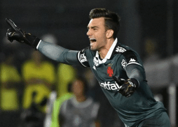 Vasco apresenta nova proposta para a renovação do contrato com Léo Jardim