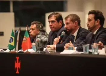 Sócios apresentam documento apontando possíveis conflitos de interesse, infrações à LGPD e intimidação na administração do Vasco.