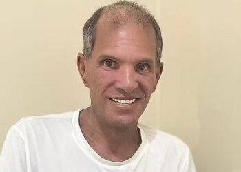 Geovani continua hospitalizado em estado crítico, porém a necessidade de medicamentos está diminuindo.