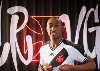 Vasco só irá atrás de um zagueiro caso Luiz Gustavo seja vendido.