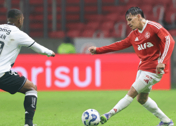 VASCO IGUALA COM O INTER NO BEIRA-RIO E SAI DO Z4: 1 A 1