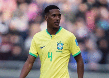 Representante de Robert Renan declara que não houve abordagem do Vasco pelo atleta.