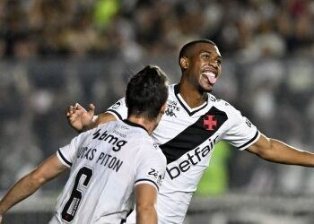 VASCO DESBANCA O CSA NO SÃO JANUÁRIO E SE CLASSIFICA PARA AS QUARTAS DA COPA DO BRASIL: 3 A 1