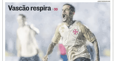 Jogador do Vasco comemorando gol.