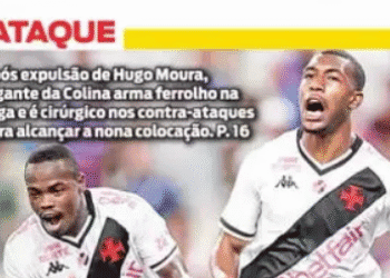 Jogadores do Vasco comemorando vitória.