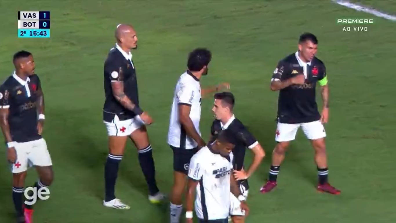 Confusão entre Medel e Diego Costa