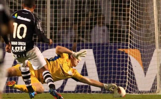 Diego Souza levou a pior contra Cássio na Libertadores de 2012