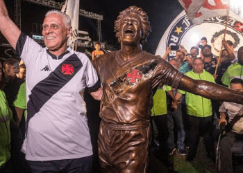 Há dois anos, falecia Roberto Dinamite.