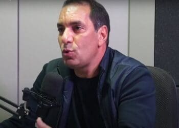 Edmundo em vídeo no seu canal no YouTube