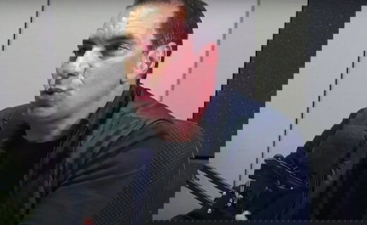 Edmundo em vídeo no seu canal no YouTube