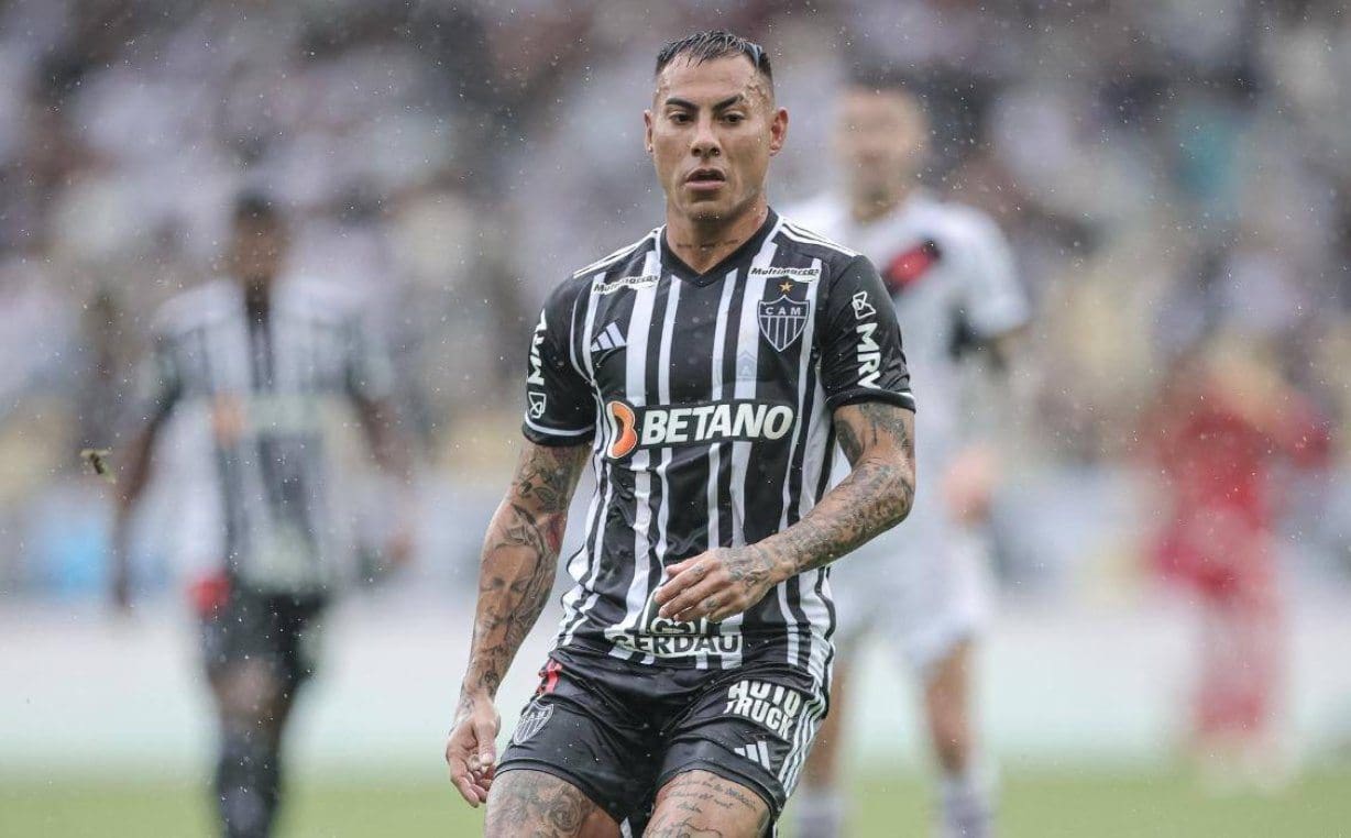 Eduardo Vargas em campo pelo Atlético-MG