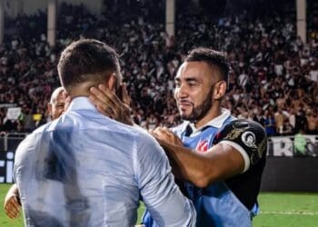 Emiliano e Payet emocionados após vitória do Vasco