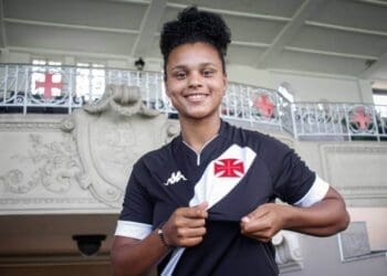 Fabi é a nova zagueira do feminino do Vasco