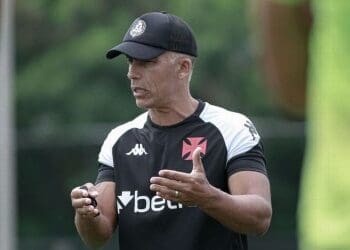 Possibilidade de efetivação de Felipe Maestro como técnico no Vasco