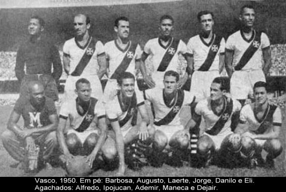 Vasco 1950, time de jogadores em campo com uniforme clássico.