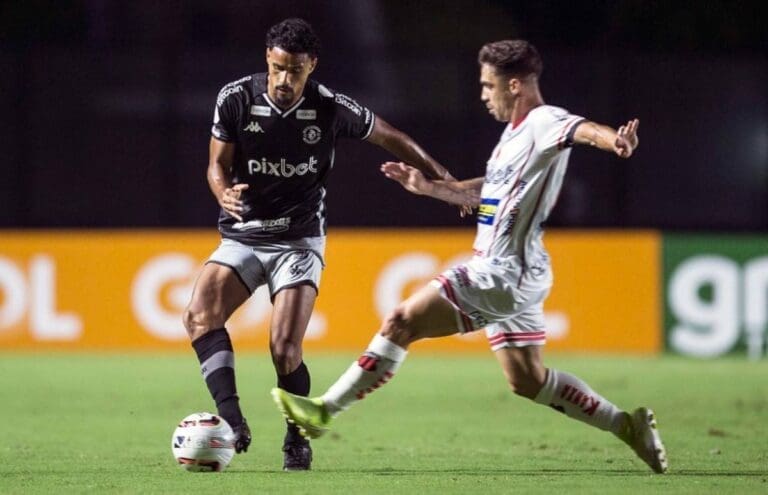 Gabriel Dias durante o jogo contra o Ituano