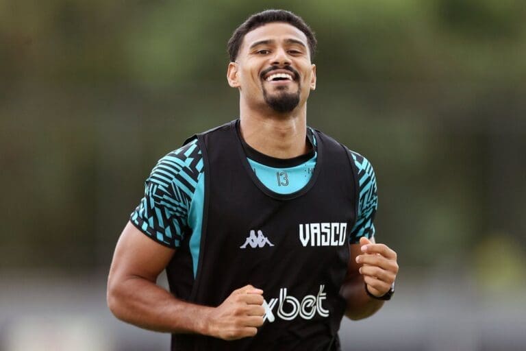 Gabriel Dias corre no CT Moacyr Barbosa