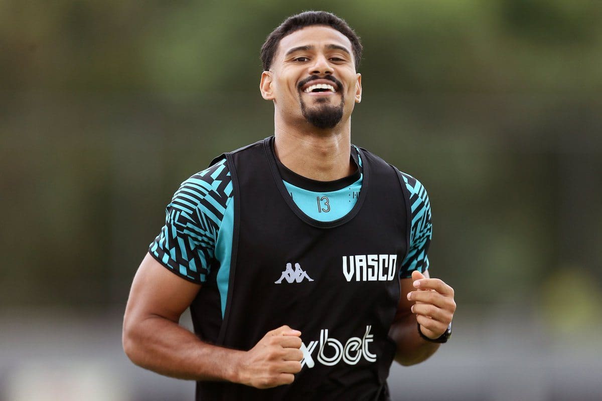 Gabriel Dias corre no CT Moacyr Barbosa