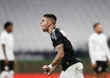 Gabriel Pec em jogo contra o Corinthians