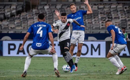 Gabriel Pec em ação pelo Vasco contra o Cruzeiro