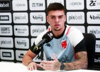 Gabriel Pec em entrevista no CT Moacyr Barbosa