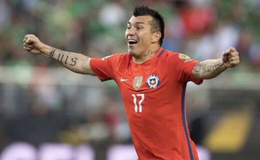 Gary Medel celebra gol pela Seleção do Chile
